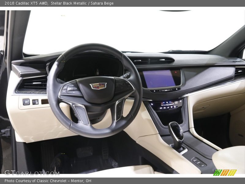 Stellar Black Metallic / Sahara Beige 2018 Cadillac XT5 AWD