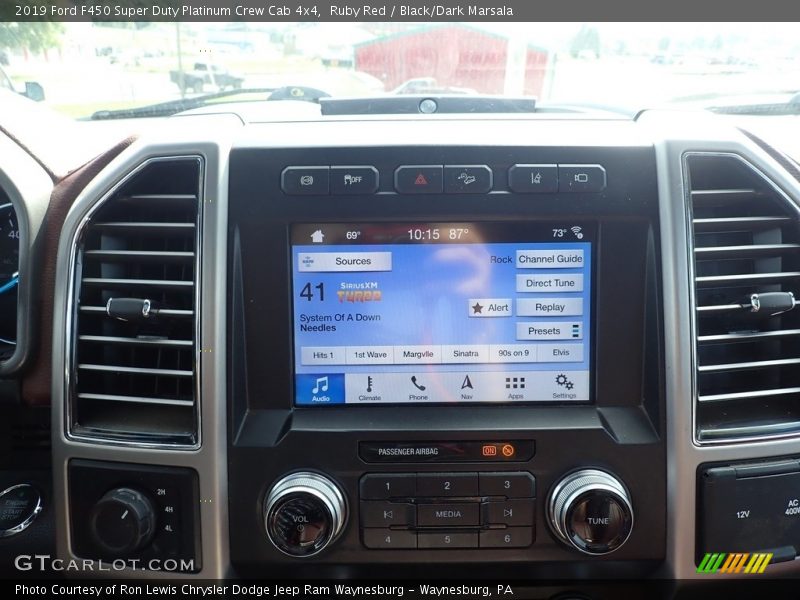 Controls of 2019 F450 Super Duty Platinum Crew Cab 4x4