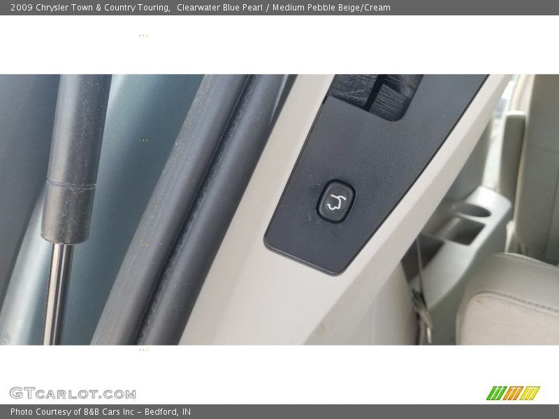 Clearwater Blue Pearl / Medium Pebble Beige/Cream 2009 Chrysler Town & Country Touring