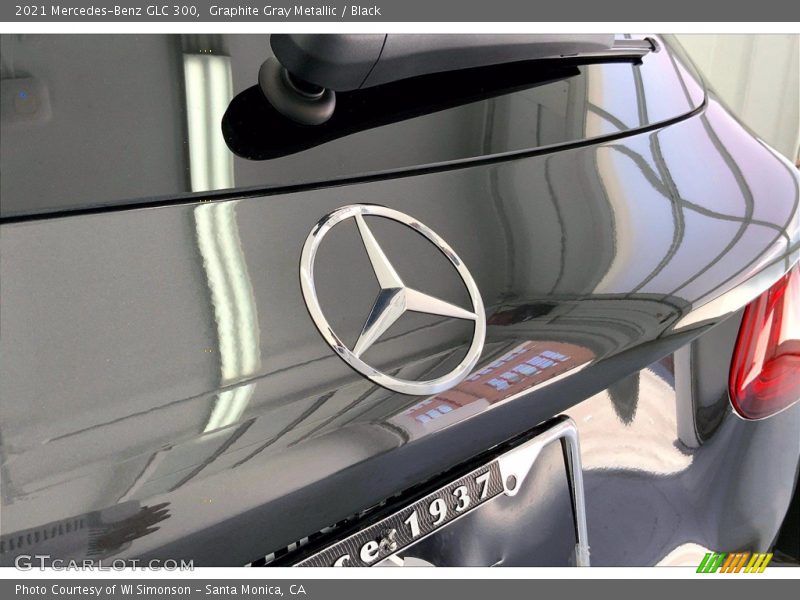 Graphite Gray Metallic / Black 2021 Mercedes-Benz GLC 300