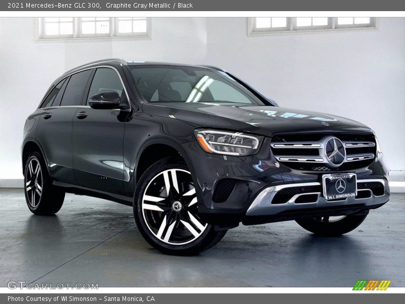Front 3/4 View of 2021 GLC 300