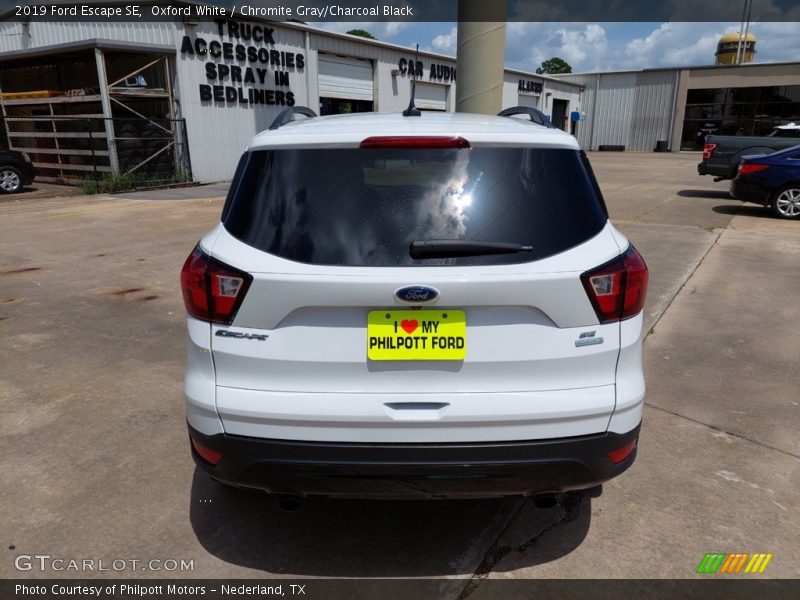 Oxford White / Chromite Gray/Charcoal Black 2019 Ford Escape SE