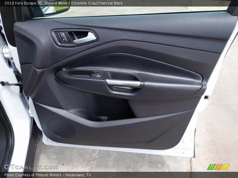 Oxford White / Chromite Gray/Charcoal Black 2019 Ford Escape SE