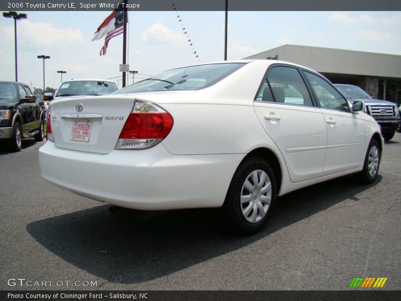 Super White / Taupe 2006 Toyota Camry LE