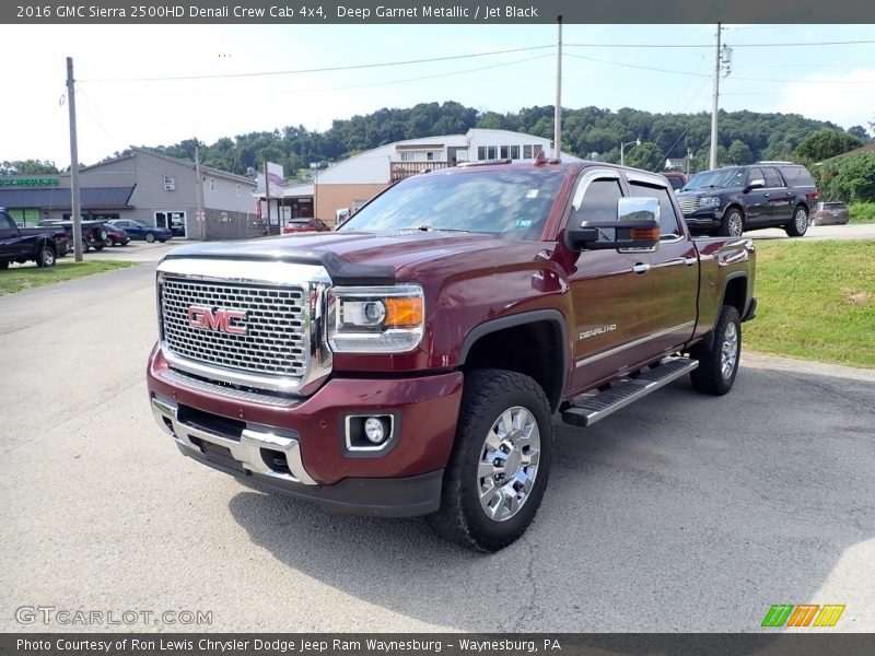 Front 3/4 View of 2016 Sierra 2500HD Denali Crew Cab 4x4