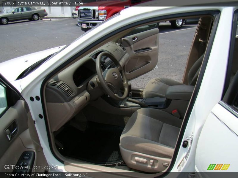 Super White / Taupe 2006 Toyota Camry LE