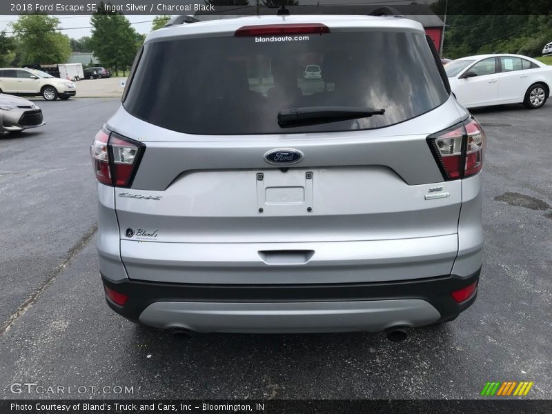 Ingot Silver / Charcoal Black 2018 Ford Escape SE