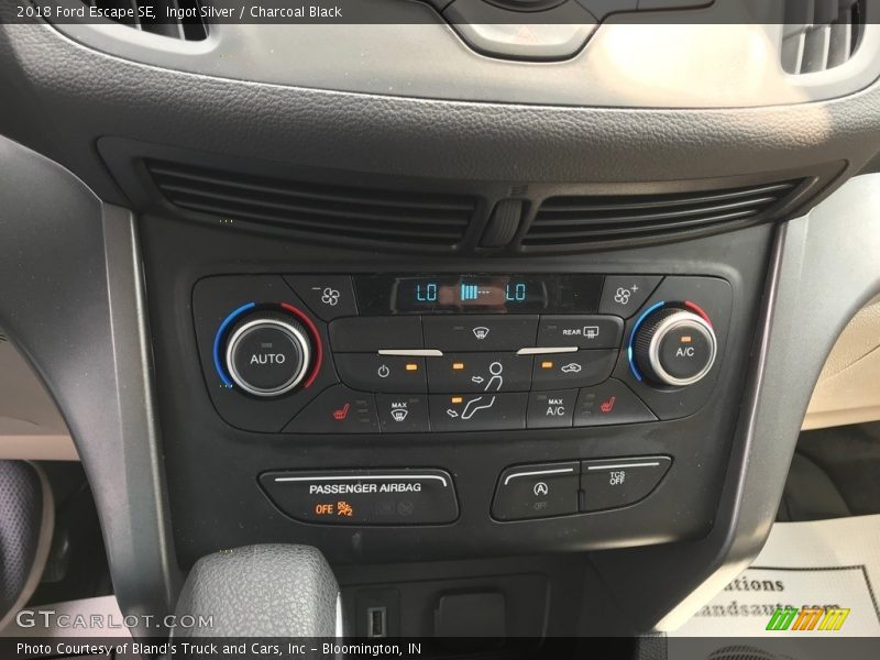 Ingot Silver / Charcoal Black 2018 Ford Escape SE