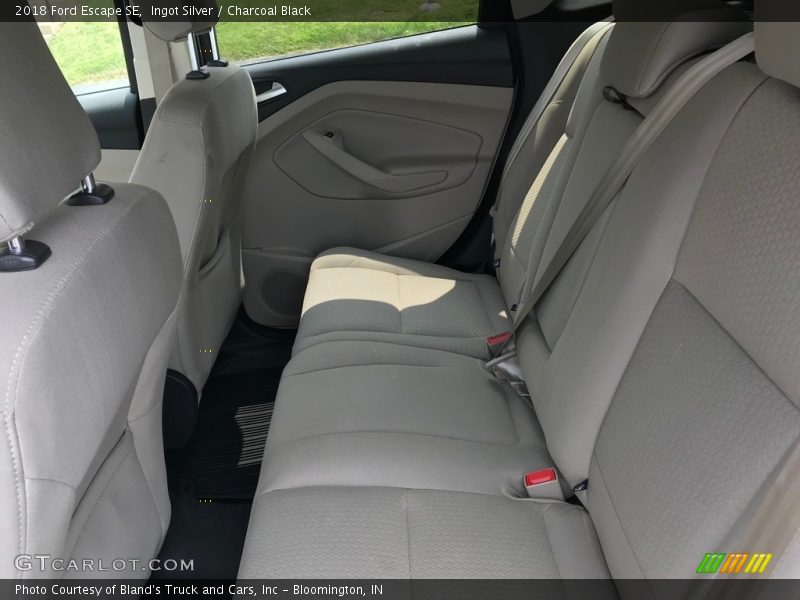 Ingot Silver / Charcoal Black 2018 Ford Escape SE