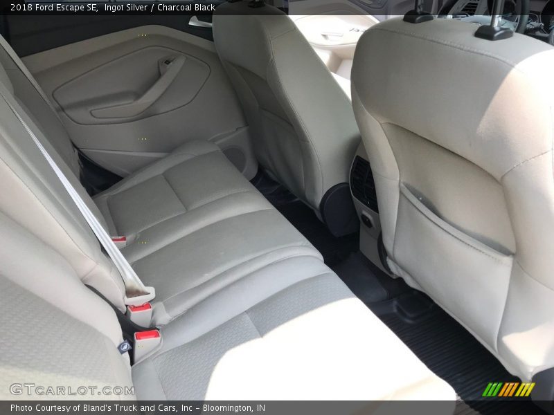 Ingot Silver / Charcoal Black 2018 Ford Escape SE