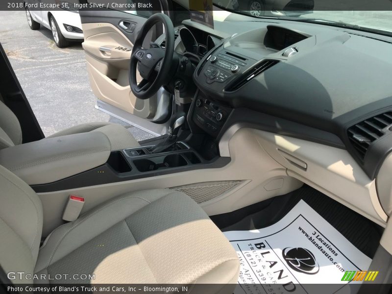 Ingot Silver / Charcoal Black 2018 Ford Escape SE