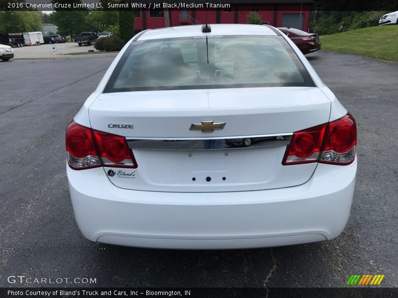 Summit White / Jet Black/Medium Titanium 2016 Chevrolet Cruze Limited LS