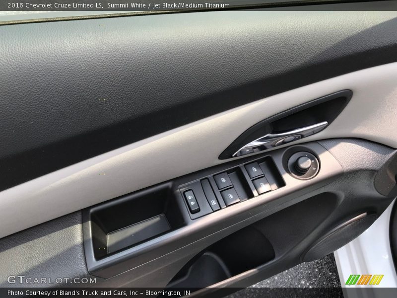 Summit White / Jet Black/Medium Titanium 2016 Chevrolet Cruze Limited LS