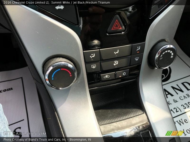 Summit White / Jet Black/Medium Titanium 2016 Chevrolet Cruze Limited LS