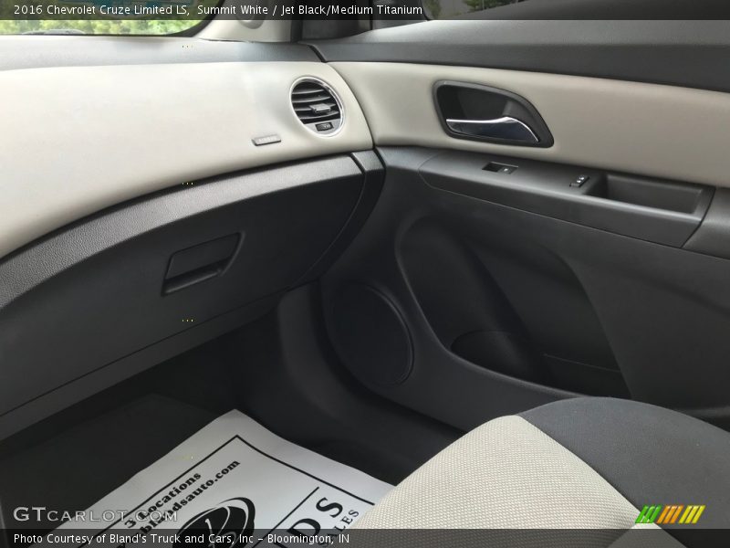 Summit White / Jet Black/Medium Titanium 2016 Chevrolet Cruze Limited LS