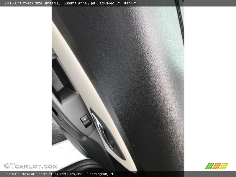 Summit White / Jet Black/Medium Titanium 2016 Chevrolet Cruze Limited LS