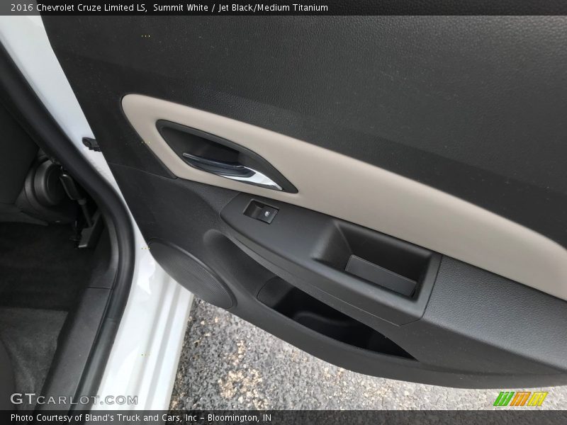Summit White / Jet Black/Medium Titanium 2016 Chevrolet Cruze Limited LS