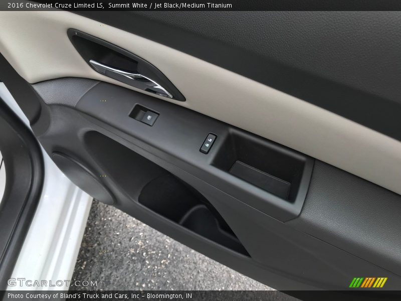 Summit White / Jet Black/Medium Titanium 2016 Chevrolet Cruze Limited LS
