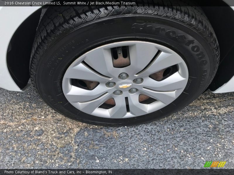 Summit White / Jet Black/Medium Titanium 2016 Chevrolet Cruze Limited LS