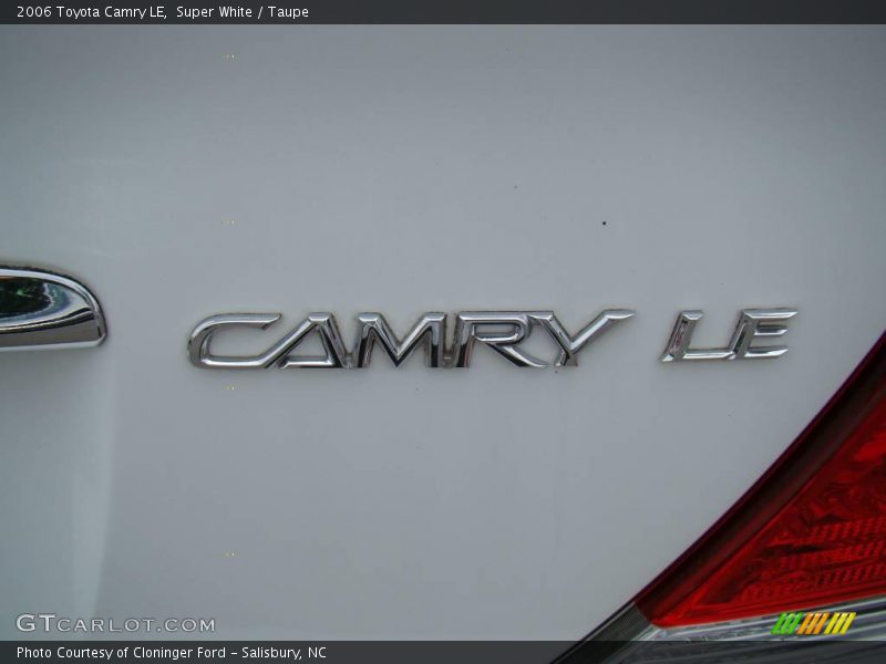 Super White / Taupe 2006 Toyota Camry LE
