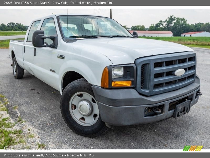 Front 3/4 View of 2006 F350 Super Duty XL Crew Cab