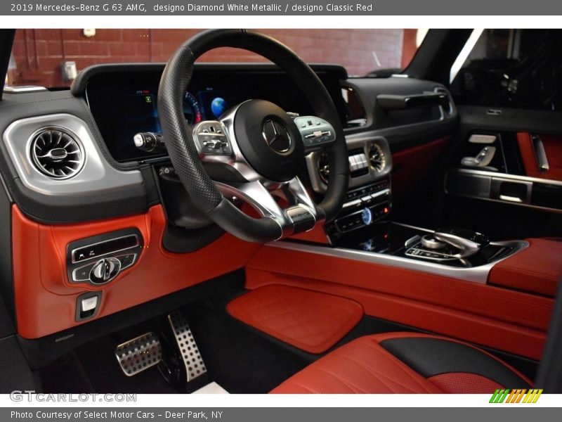 designo Diamond White Metallic / designo Classic Red 2019 Mercedes-Benz G 63 AMG
