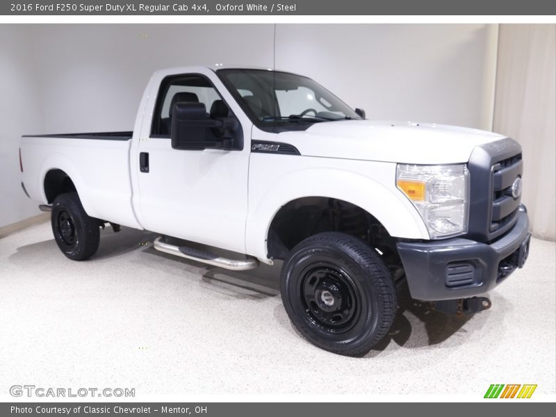 Front 3/4 View of 2016 F250 Super Duty XL Regular Cab 4x4