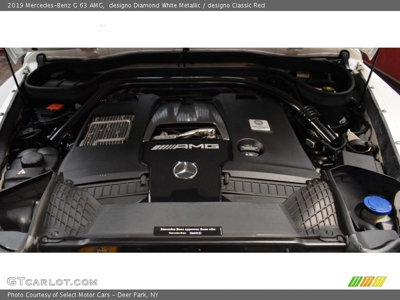 designo Diamond White Metallic / designo Classic Red 2019 Mercedes-Benz G 63 AMG