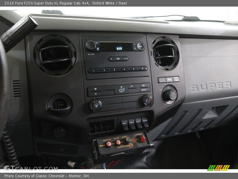 Controls of 2016 F250 Super Duty XL Regular Cab 4x4