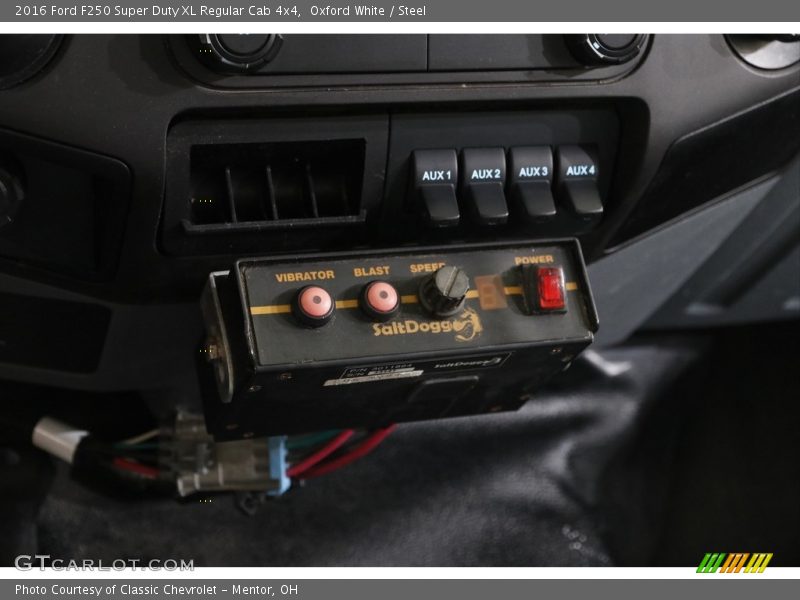 Controls of 2016 F250 Super Duty XL Regular Cab 4x4