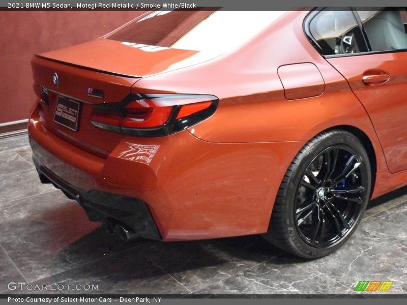 Motegi Red Metallic / Smoke White/Black 2021 BMW M5 Sedan