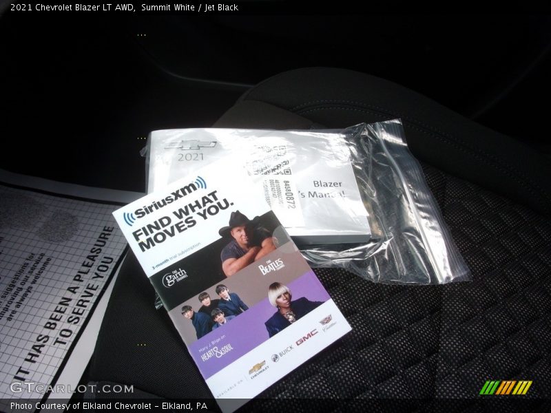Summit White / Jet Black 2021 Chevrolet Blazer LT AWD