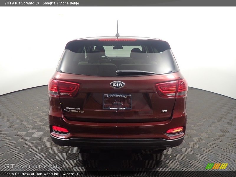 Sangria / Stone Beige 2019 Kia Sorento LX