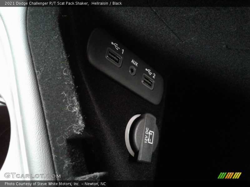 Hellraisin / Black 2021 Dodge Challenger R/T Scat Pack Shaker