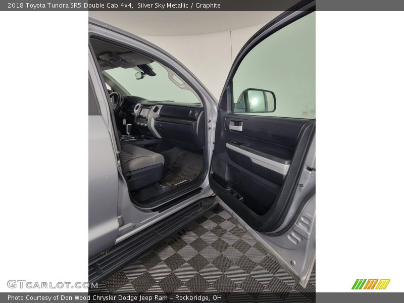Silver Sky Metallic / Graphite 2018 Toyota Tundra SR5 Double Cab 4x4