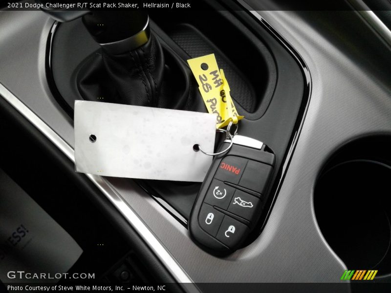 Hellraisin / Black 2021 Dodge Challenger R/T Scat Pack Shaker