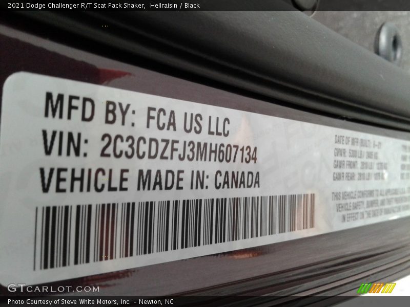 Hellraisin / Black 2021 Dodge Challenger R/T Scat Pack Shaker