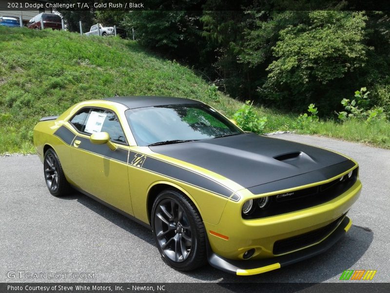 Front 3/4 View of 2021 Challenger T/A