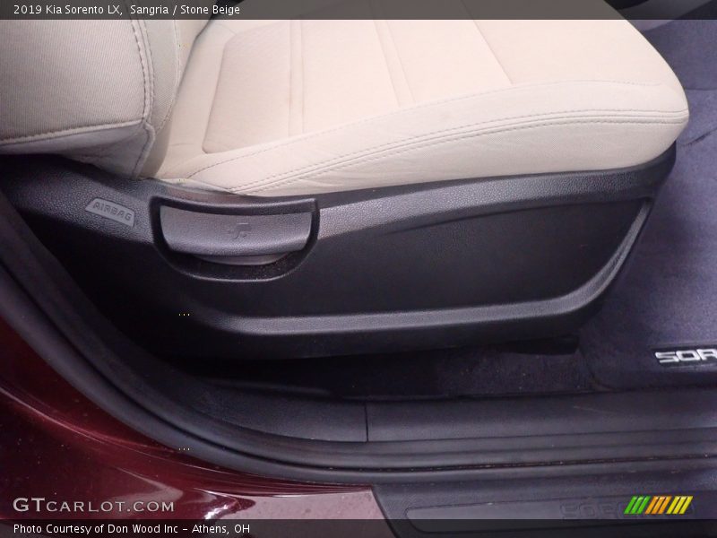 Sangria / Stone Beige 2019 Kia Sorento LX