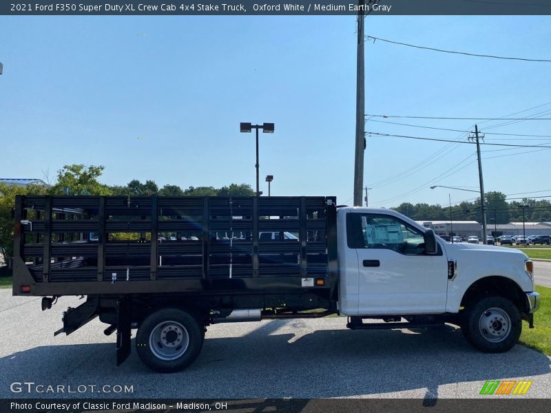 Oxford White / Medium Earth Gray 2021 Ford F350 Super Duty XL Crew Cab 4x4 Stake Truck