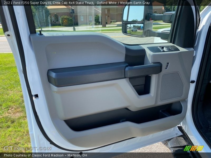 Oxford White / Medium Earth Gray 2021 Ford F350 Super Duty XL Crew Cab 4x4 Stake Truck