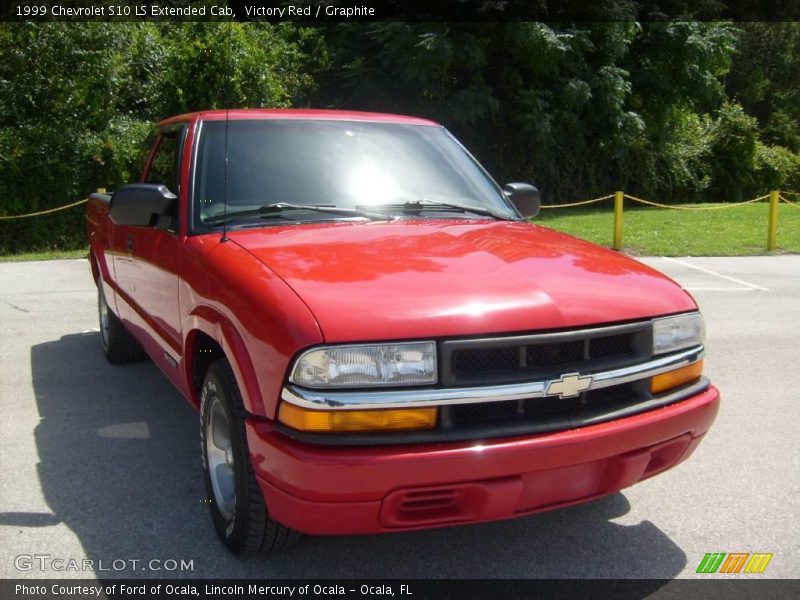 Victory Red / Graphite 1999 Chevrolet S10 LS Extended Cab
