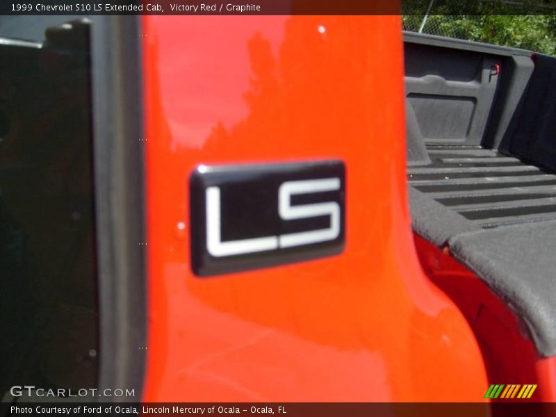 Victory Red / Graphite 1999 Chevrolet S10 LS Extended Cab
