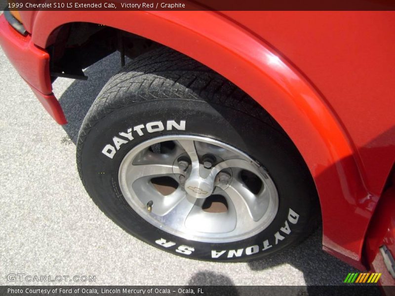 Victory Red / Graphite 1999 Chevrolet S10 LS Extended Cab
