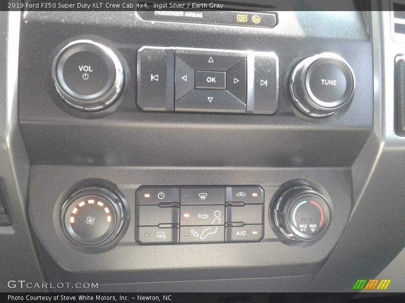 Ingot Silver / Earth Gray 2019 Ford F350 Super Duty XLT Crew Cab 4x4