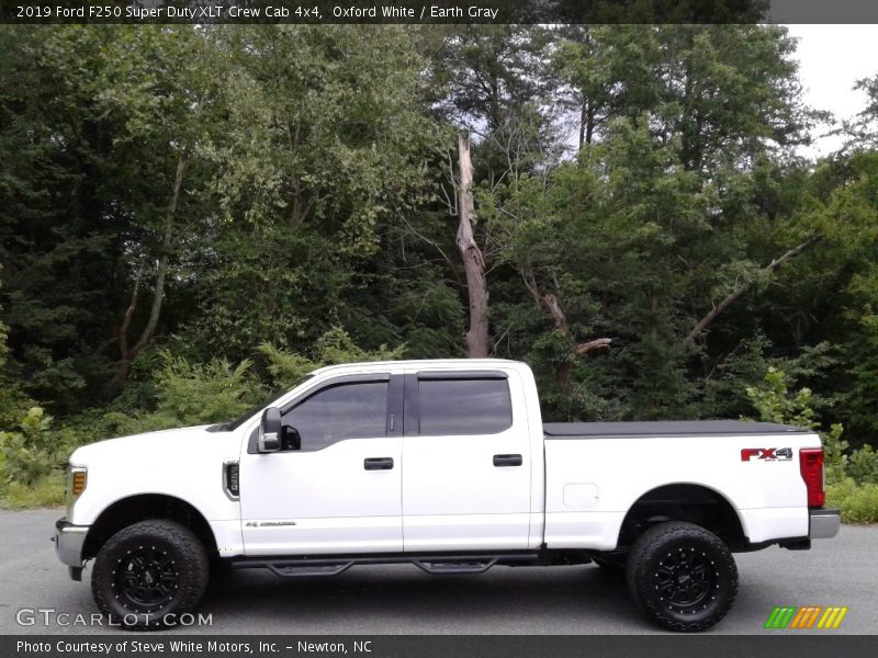 Oxford White / Earth Gray 2019 Ford F250 Super Duty XLT Crew Cab 4x4