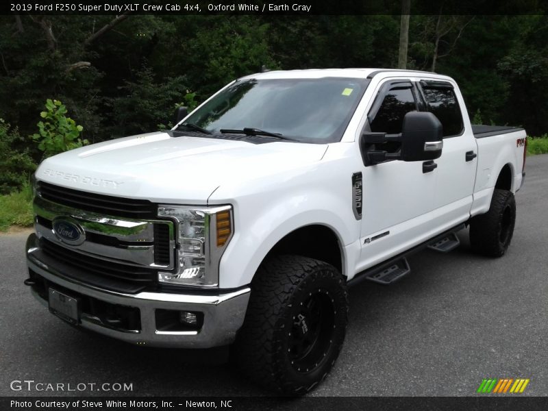 Oxford White / Earth Gray 2019 Ford F250 Super Duty XLT Crew Cab 4x4