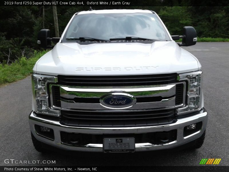 Oxford White / Earth Gray 2019 Ford F250 Super Duty XLT Crew Cab 4x4