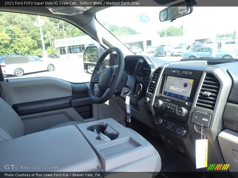 Oxford White / Medium Earth Gray 2021 Ford F350 Super Duty XL Crew Cab