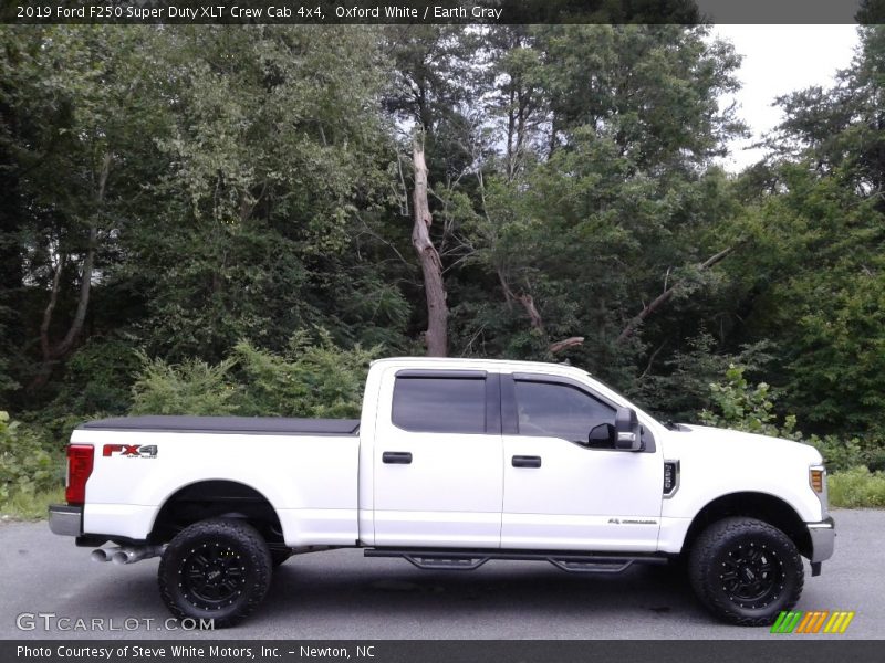 Oxford White / Earth Gray 2019 Ford F250 Super Duty XLT Crew Cab 4x4